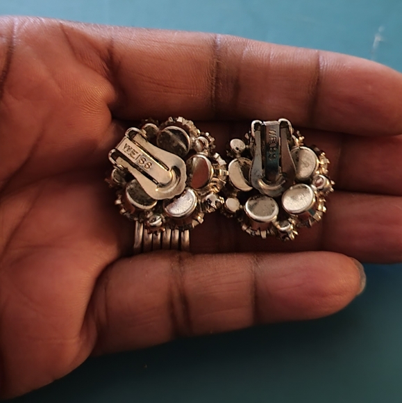 Vintage Weiss Clip Earrings - Picture 5 of 5